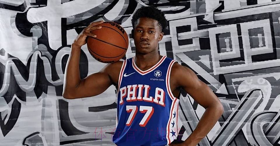 埃奇库姆全场19投仅6中，三分8中2得到17分4篮板4助攻2抢断