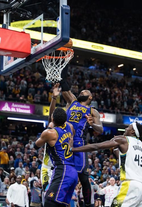 詹姆斯助攻 东契奇三分应声入网